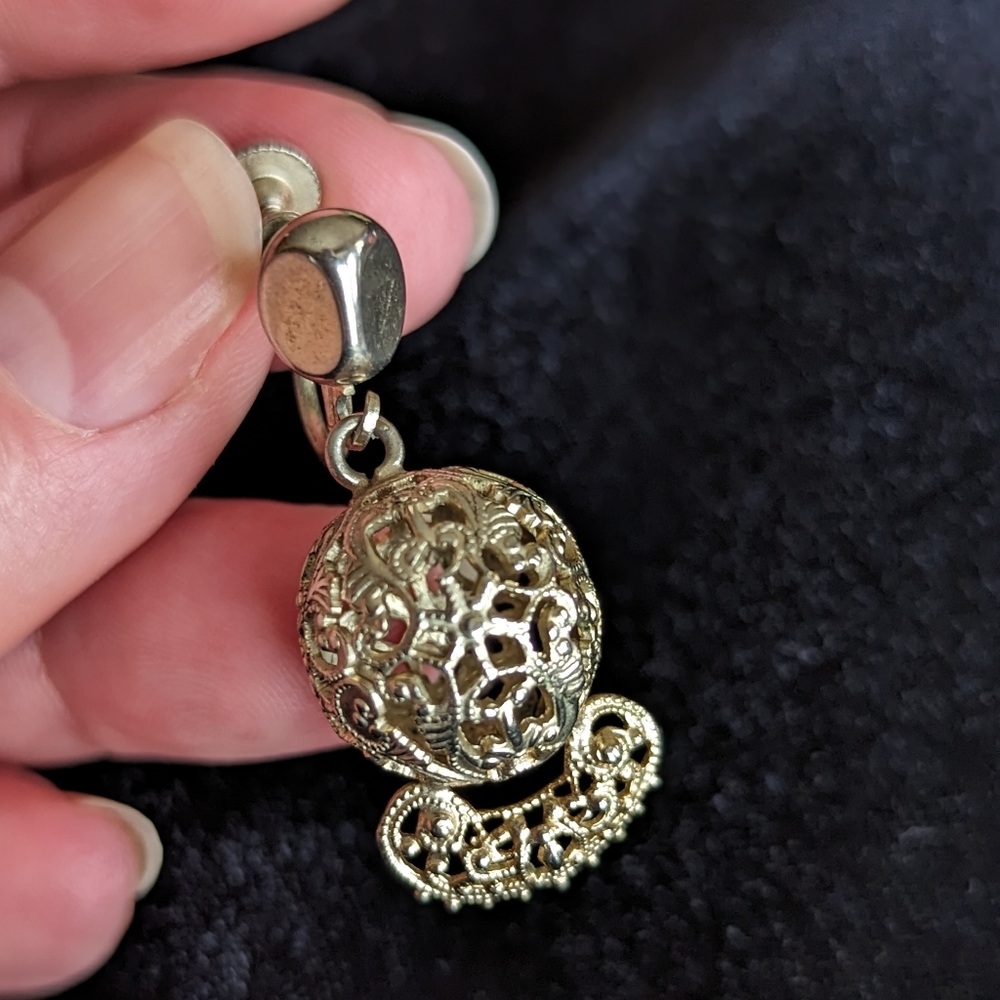 Vintage Screw-Back Filigree Dangling Ball Drop Earrings, Silver Tone - Picture 4 of 5